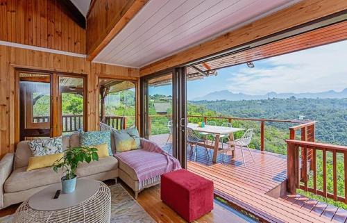 Victoria Bay House | Loerie's Rest Cabin