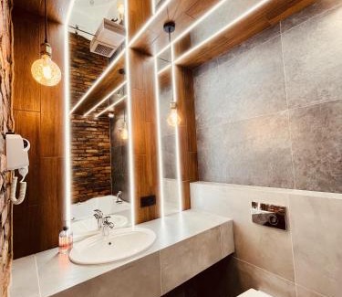 Dnipro Apartment | LOFT в RIVER PARK з джакузі