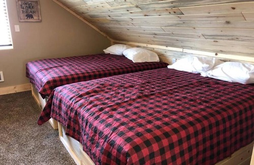 Island Park House | Loft, 25 min to Yellowstone