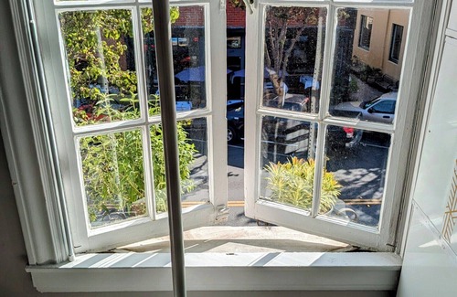 Burlingame Apartment | Loft apartment in charming downtown Silicon Valley. Restaurant Paradise.