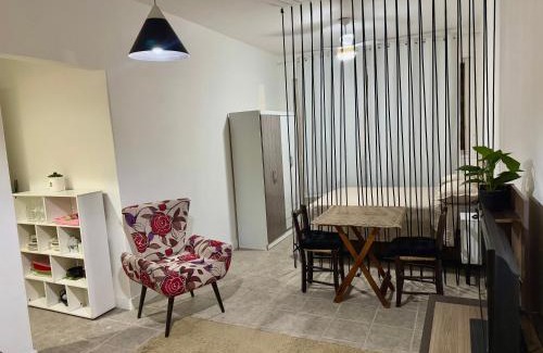 Xangri-La Apartment | Loft com sacada de frente