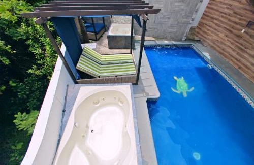 Jimenez Apartment | Loft diseño & estilo, alberca climatizada, dos jacuzzis para tu uso personal y exclusivo, terraza y asador de carbon