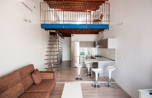 Old Town Apartment | Loft en el casco antico, primera linea de playa.