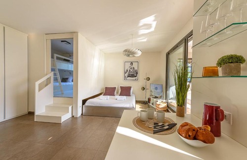 Duingt Apartment | Loft Evasion, Private beach and Pontoon-Terrasse XXL- LLA Selections by Location lac Annecy