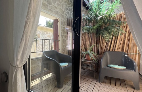 Pinet Apartment | LOFT-HOLIDAY 4 Spacious apartment near the beach