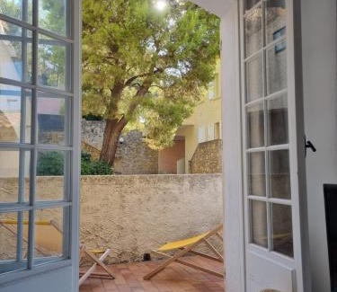 La Madrague Apartment | Loft Les Cigales, refait à neuf à 5min de la mer avec parking - By AURAconciergerie