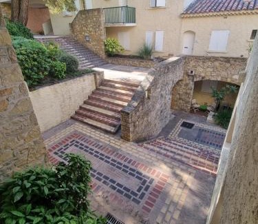 La Madrague Apartment | Loft Les Cigales, refait à neuf à 5min de la mer avec parking - By AURAconciergerie