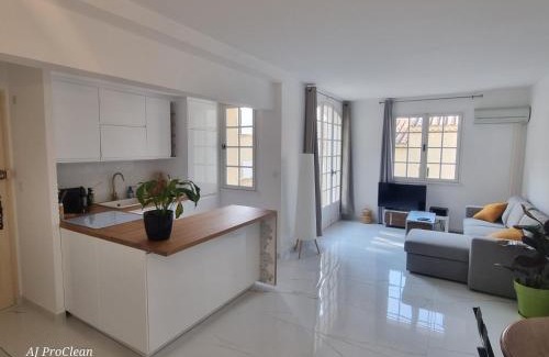 La Madrague Apartment | Loft Les Cigales, refait à neuf à 5min de la mer avec parking - By AURAconciergerie