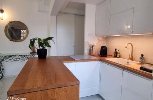 La Madrague Apartment | Loft Les Cigales, refait à neuf à 5min de la mer avec parking - By AURAconciergerie