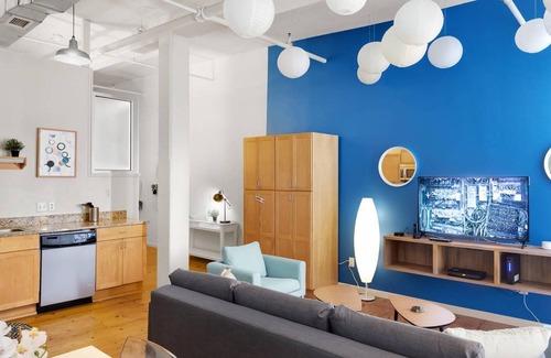 Downtown Apartment | Loft Living in the Trendy Warehouse District