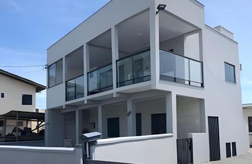 Meia Praia Apartment | Loft’s -260m da Praia- C/AR -Tv filmes e Series