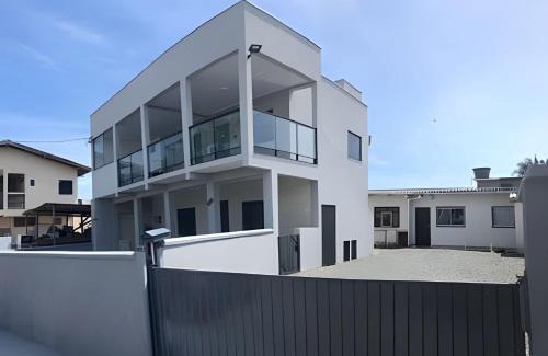 Meia Praia Apartment | Loft’s -260m da Praia- C/AR -Tv filmes e Series