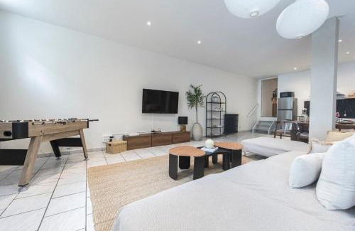 Saint-Pierre-des-Corps Apartment | Loft Station Parking Video Projector near Tours