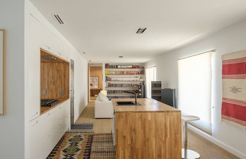 Los Angeles County House | Loft-style desert home near movie ranches