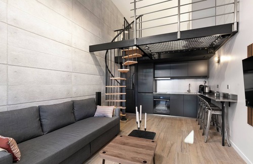 Cimiez Apartment | Loft with hanging net Japanese WC with terrace