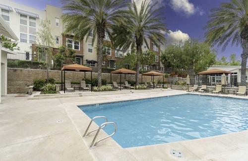 Aliso Viejo Apartment | LOFT21 - PREMIER GUEST ACCOMMODATIONS. JUST BRING YOUR SUITCASE AND A SMILE!