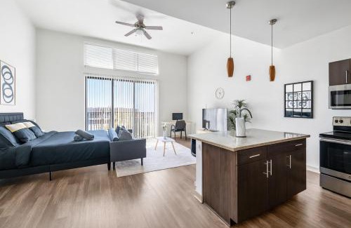 Five Points South Apartment | Lofted King Studio Downtown Vibes