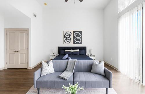 Five Points South Apartment | Lofted King Studio Downtown Vibes