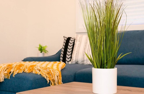 North Admiral Apartment | Loftium | Adorable 2 BR Guest Suite near Alki Beach!