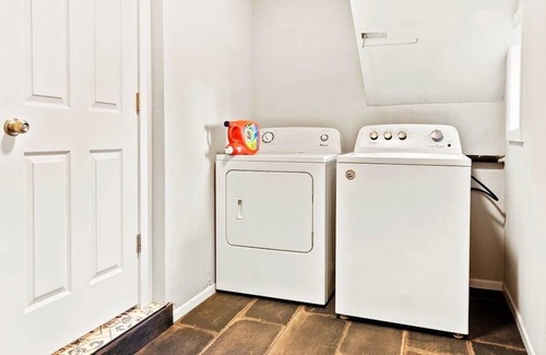 Baker Apartment | Loftium | Bright Suite In the Heart of South Broadway!