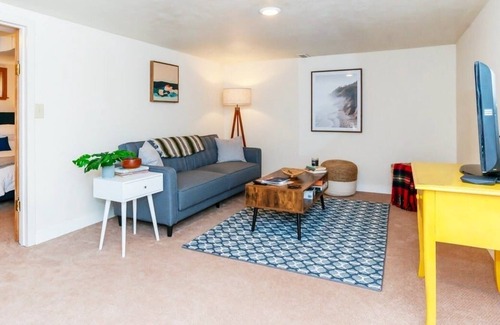 Whittier Heights Apartment | Loftium | Cute Ballard Home on a Quiet Street!