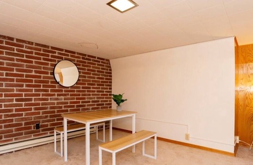 Seaview Apartment | Loftium | Fabulous Guest Suite near Lincoln Park!