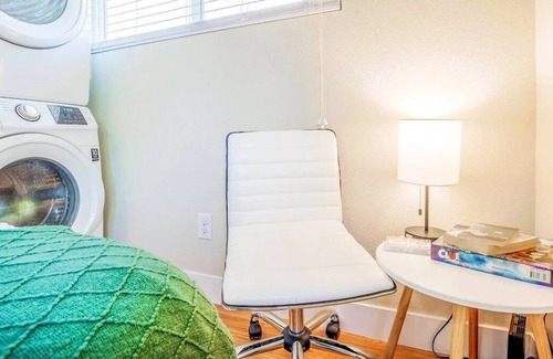 Cole Apartment | Loftium | Fabulous Suite In a Great Location!