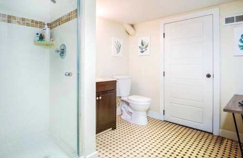 Cole Apartment | Loftium | Fabulous Suite In a Great Location!