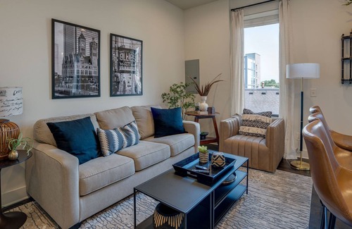 Midtown House | LOFTS AT 30TH - CONTEMPORARY COUNTRY - MINS TO BROADWAY