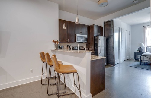 Midtown House | Lofts At 30th-Two Beats-2 Units-Mins to Broadway