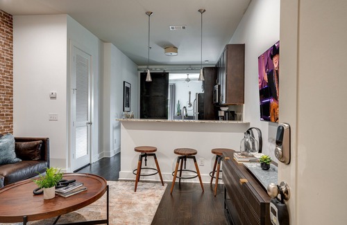 Midtown House | Lofts At 30th - Urban Lodge - Mins to Broadway!