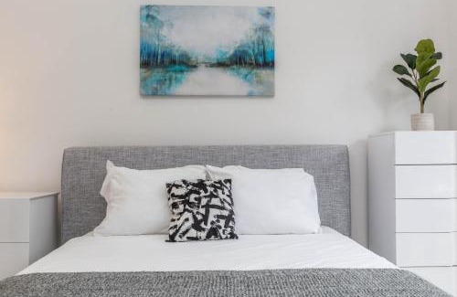Mile End Apartment | Lofts du Parc LaHaie