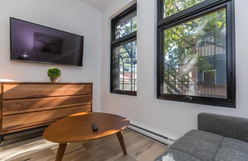 Mile End Apartment | Lofts du Parc LaHaie