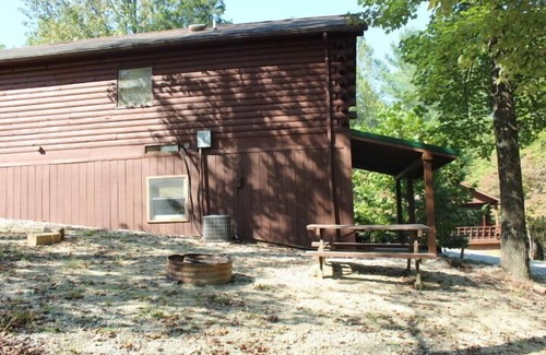 Schnellville House | Log Cabin 2B at Osborn Boat Ramp on Patoka Lake