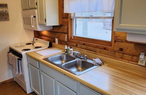 Schnellville House | Log Cabin 4 at Osborn Boat Ramp on Patoka Lake