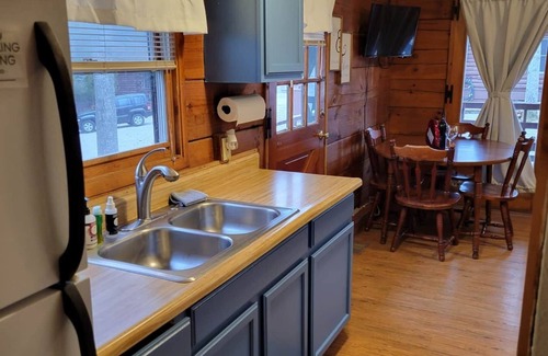 Schnellville House | Log Cabin 5 at Osborn Boat Ramp on Patoka Lake