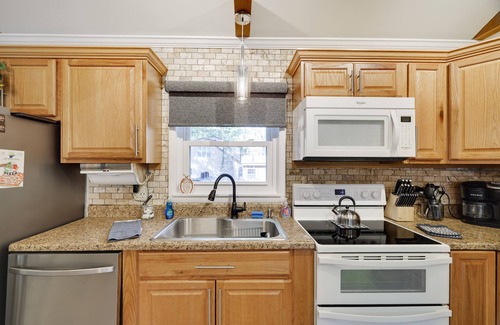 Lake Harmony Cabin | Log Cabin Beauty w Hot tub, Arcade Games with modern amenities throughout