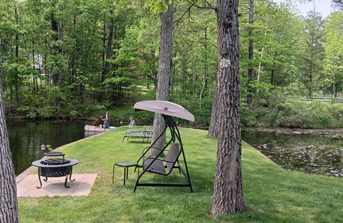 Lake George Cabin | Log Cabin directly on the lake, within 5-10 minutes away from most attractions!