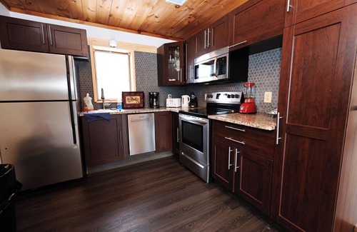 Tannersville Ski Chalet | Log Cabin Hot tub Private Pool 360 Mountain Views Hunter Mt