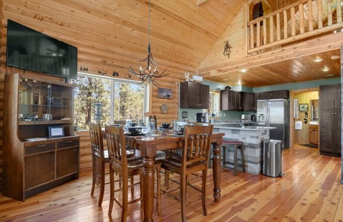 Florissant Cabin | Log Cabin, Hot tub, Wood Stove