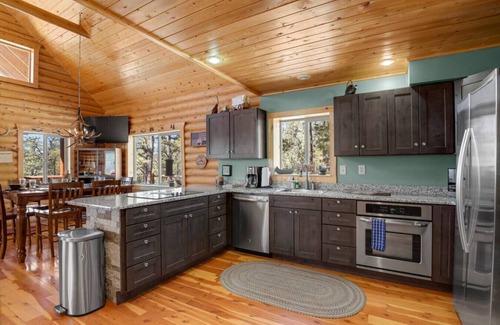 Florissant Cabin | Log Cabin, Hot tub, Wood Stove