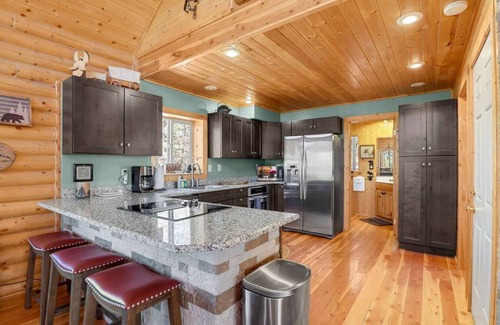 Florissant Cabin | Log Cabin, Hot tub, Wood Stove