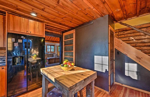 Wilmington Cabin | Log Cabin in Wilmington w/New Hot Tub By Skiing!