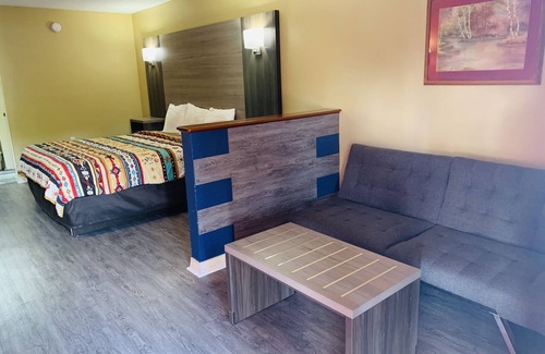 Bay Minette Hotel | Log Cabin Inn
