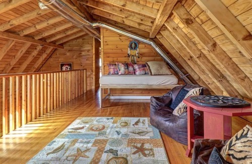 Mountain City House | Log Cabin Inn