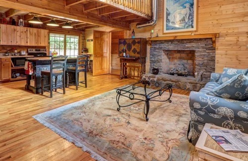 Mountain City House | Log Cabin Inn