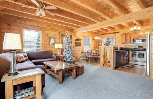 Greenwood House | Log Cabin Lane- Cozy Maine Cabin