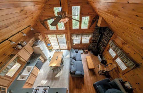 Sullivan House | Log Cabin on Saltwater Cove