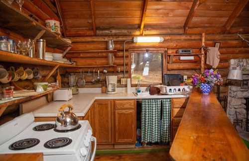 Friendship Cabin | Log Cabin on the Ocean!