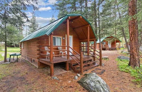 Grantsdale Cabin | Log Cabin Retreat in the Montana Wilderness